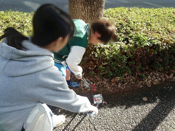 社会奉仕事業(FC東京共同ゴミ拾い及びサッカー教室)の様子