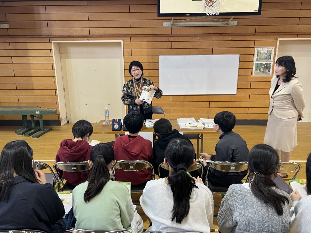 職業奉仕事業(小中学生への職業講話)のご報告