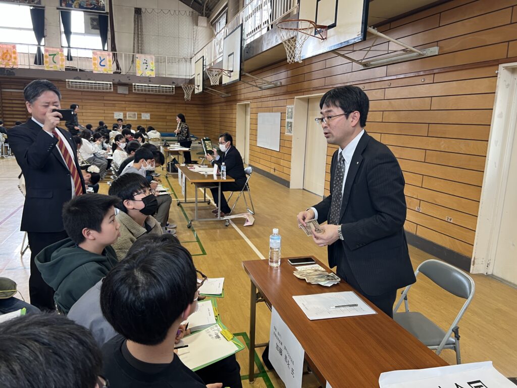 職業奉仕事業(小中学生への職業講話)のご報告